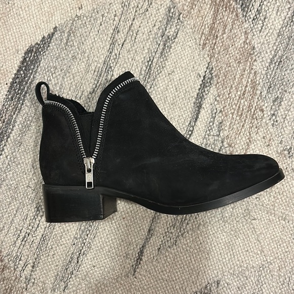 Steve Madden Black Leather Boots - Picture 3 of 9